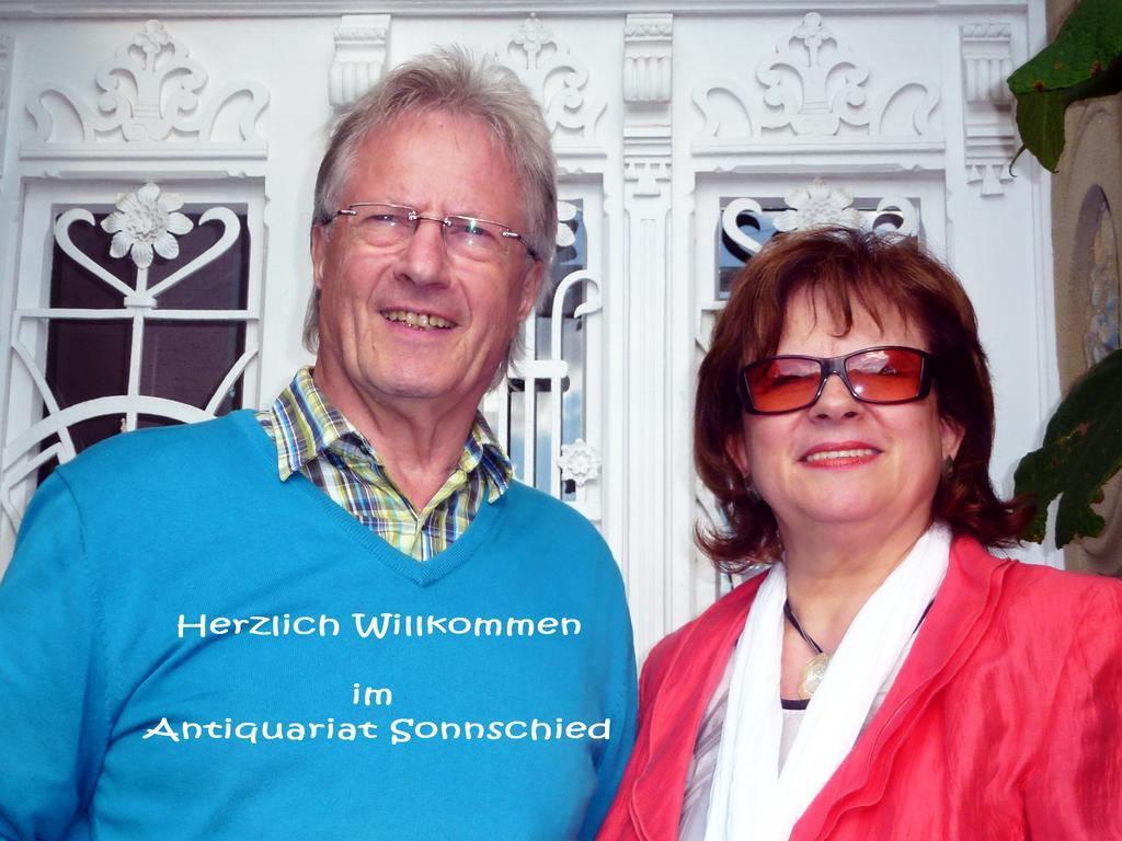 Romantikzimmer Im Antiquariat Sonnschied Bilik gambar