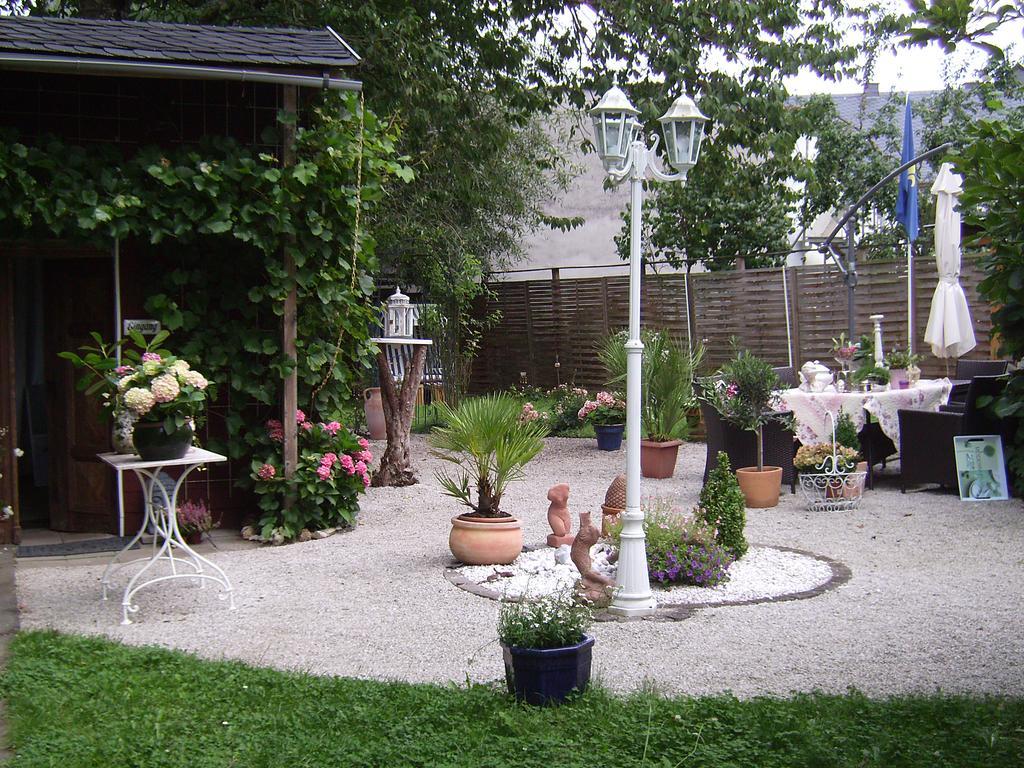 Romantikzimmer Im Antiquariat Sonnschied Bilik gambar