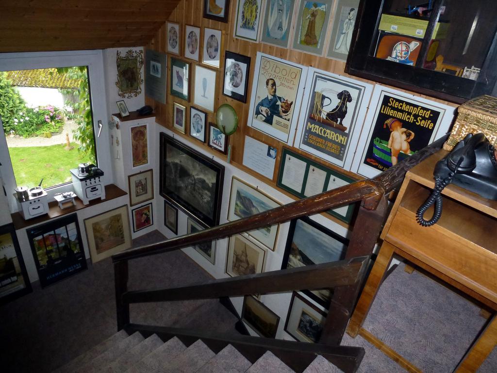 Romantikzimmer Im Antiquariat Sonnschied Luaran gambar